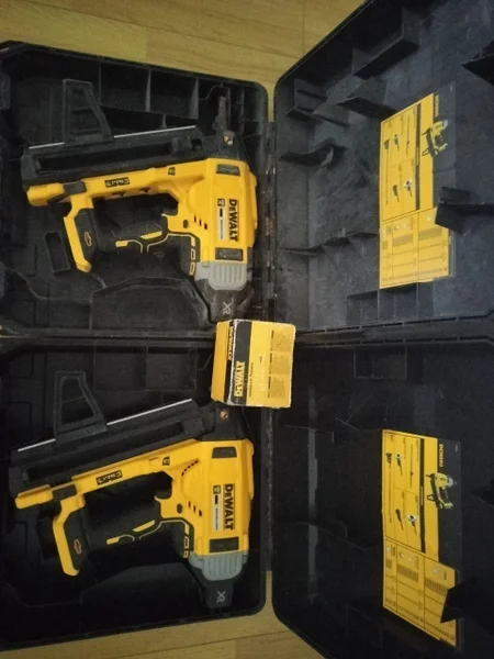 Пистолет DeWalt