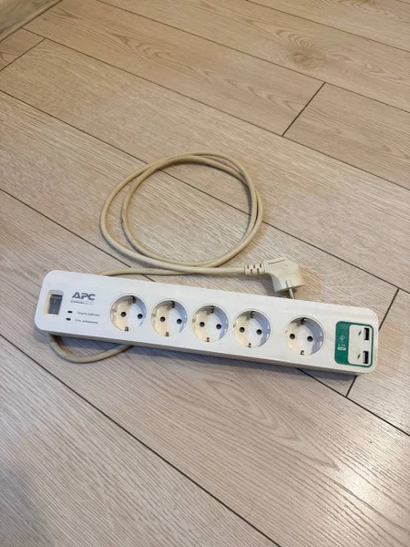 Сетевой фильтр APC Essential PM5U-RS