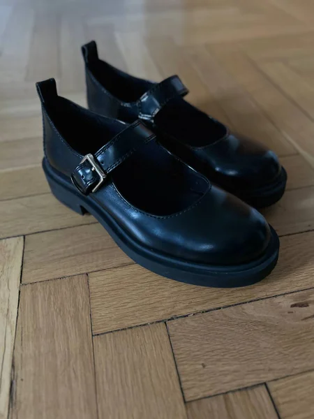 **1. Чёрные ботинки Zara 🖤**