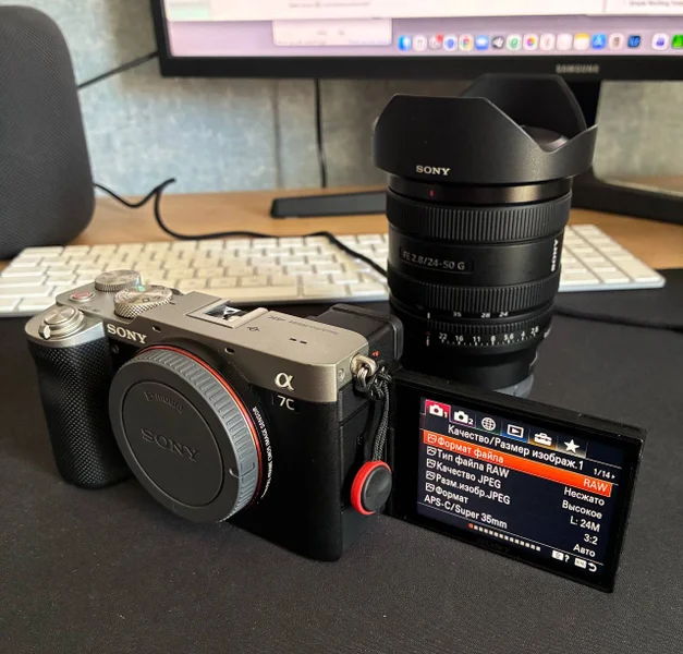 Комплект: Камера Sony A7C и объектив Sony FE 24-50mm f2.8G