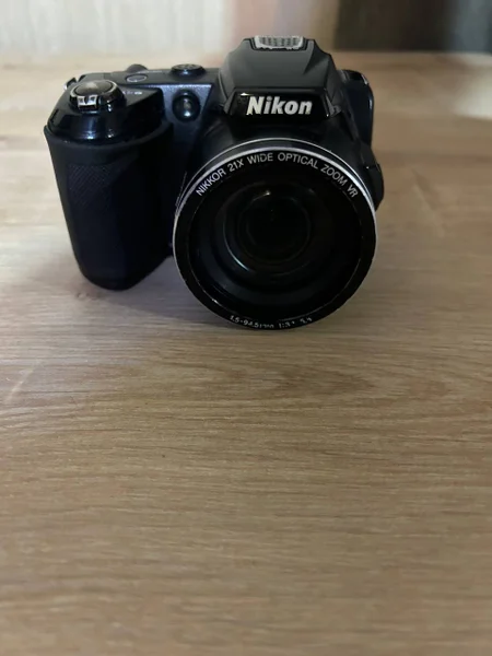 Nikon 100