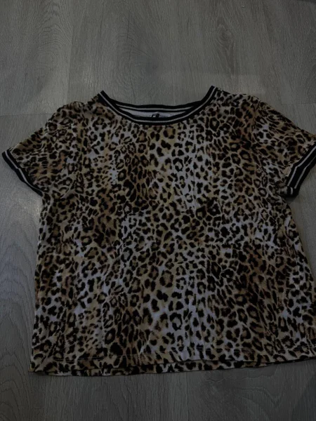 **👚 Продаю коротенькие футболки в очень хорошем состоянии!**