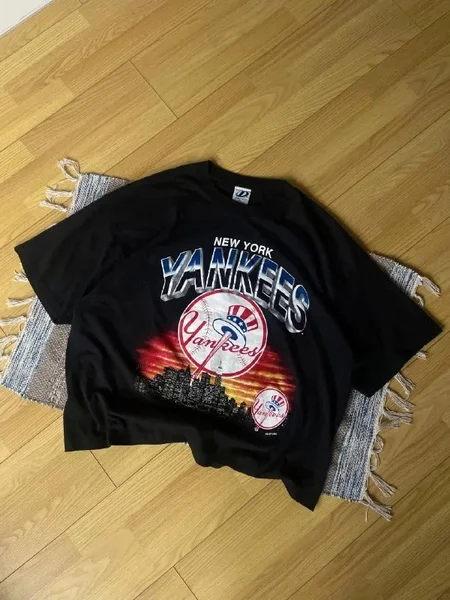 👕 **Редкая винтажная футболка New York Yankees MLB 2004 года**