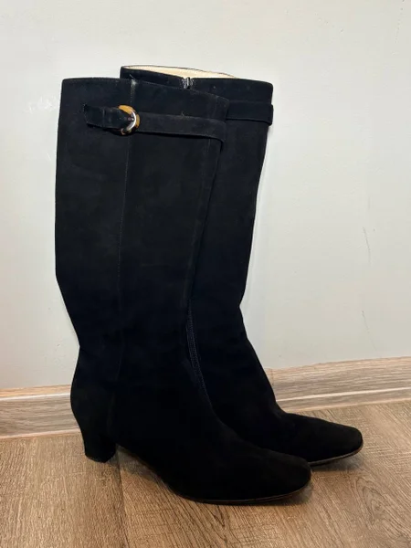 Винтажные замшевые сапоги Salvatore Ferragamo Boutique