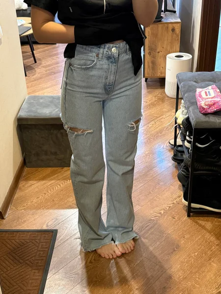 Джинсы с разрезами Zara