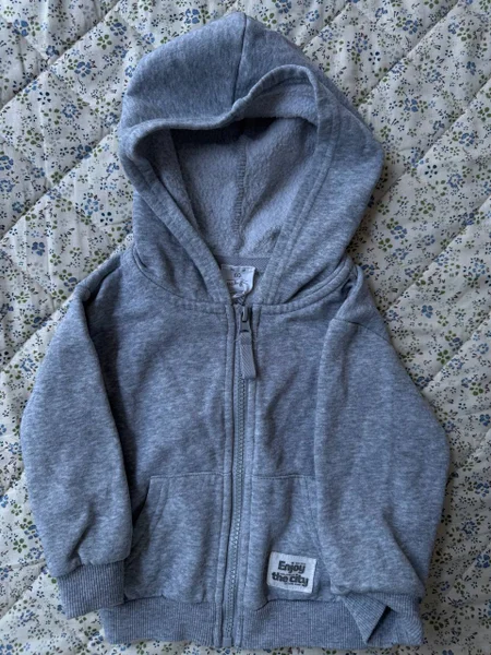 🧥 **Худи на молнии с капюшоном, р. 80** — **8 ₾**