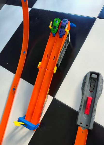 Большая трасса Hot Wheels с аксессуарами