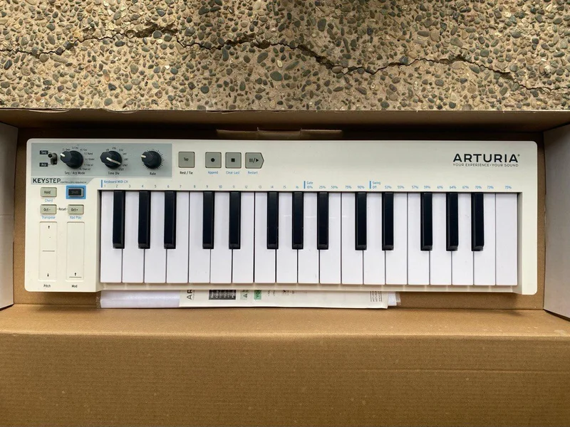 MIDI-клавиатура Arturia KeyStep