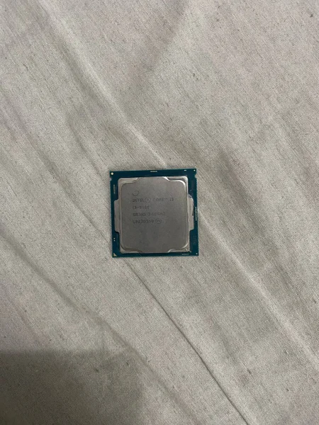 Процессор Intel Core i3-8100