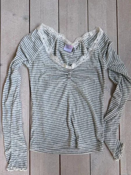 Лонгслив в полоску Urban Outfitters