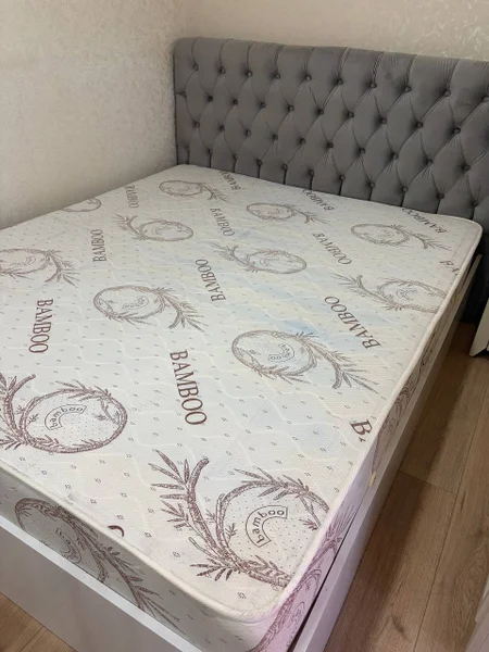 Кровать с мягким изголовьем и отсеком для хранения. 160х200 см.