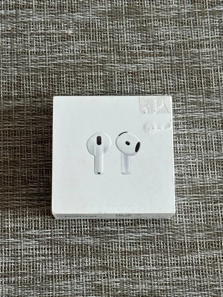 Apple AirPods 4