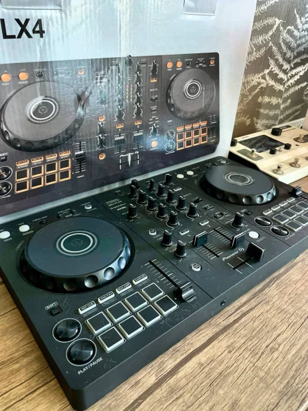 DJ контроллер Pioneer DDJ-FLX4