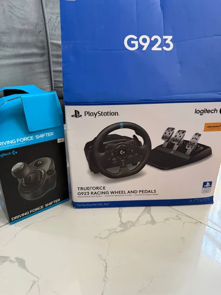 Руль с педалями Logitech G923 и коробка передач