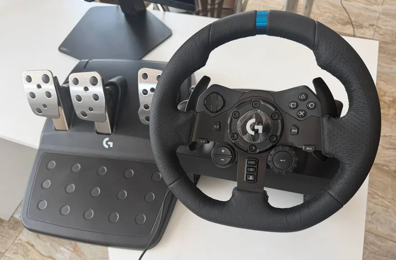 Руль с педалями g923