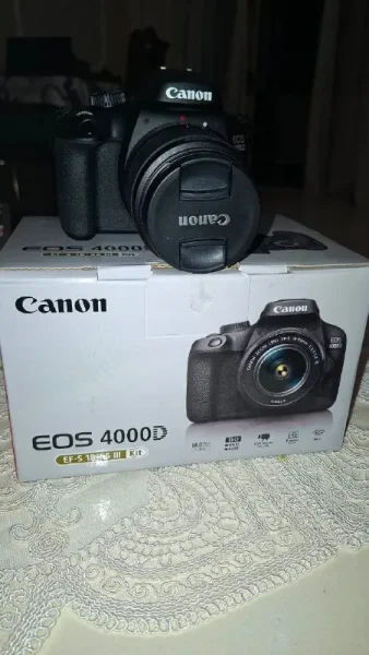 Фотоаппарат Canon EOS 4000D EF-S 18-55 III KIT с картой памяти 64 ГБ