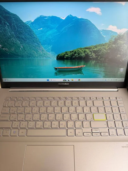 ASUS VivoBook.
