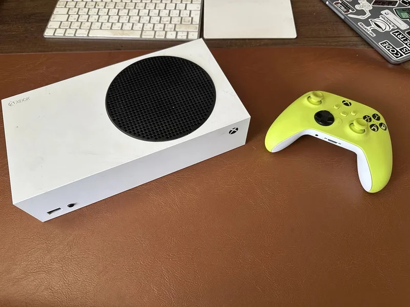 Xbox Series S 512GB + геймпад