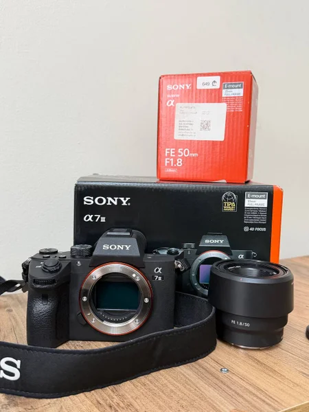 Sony A7 III +