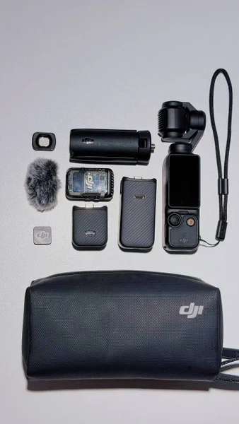 Экшн-камера DJI Osmo Pocket 3 Creator Combo + флешка SanDisk 128GB