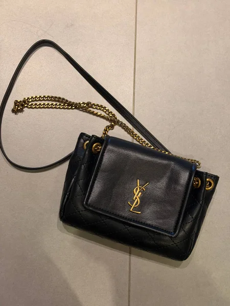Маленькая сумка YSL (не оригинал) из кожи.