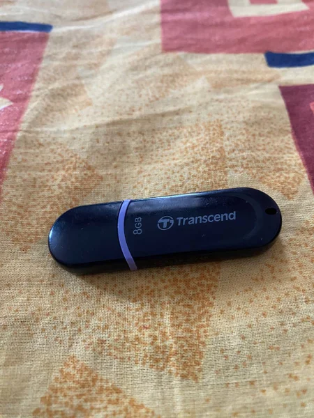 USB флэшка 8 ГБ б/у