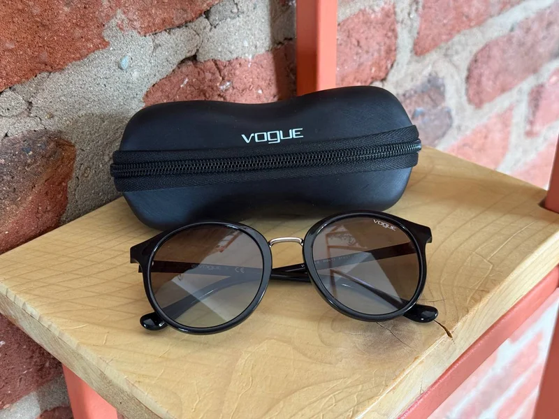 Солнцезащитные очки Vogue VO 5166-S с чехлом