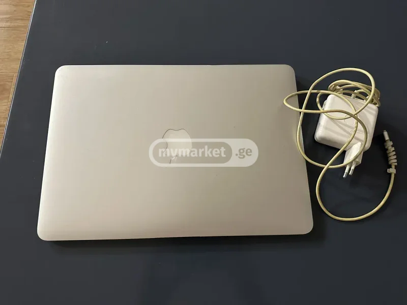 Ноутбук Apple