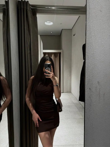Мини-платье Zara с драпировкой, острым вырезом и потайной молнией на спине, размер XS