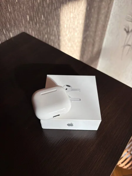 AirPods 4 (без левого наушника)