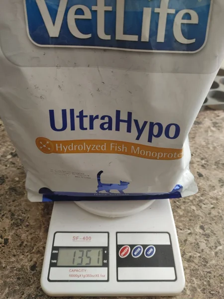 Гипоаллергенный корм для кошек VetLife UltraHypo, пачка 2кг, осталось больше половины, кошку перевели на другую диету.