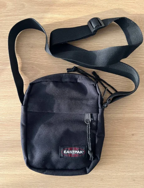 Сумка через плечо Eastpak
