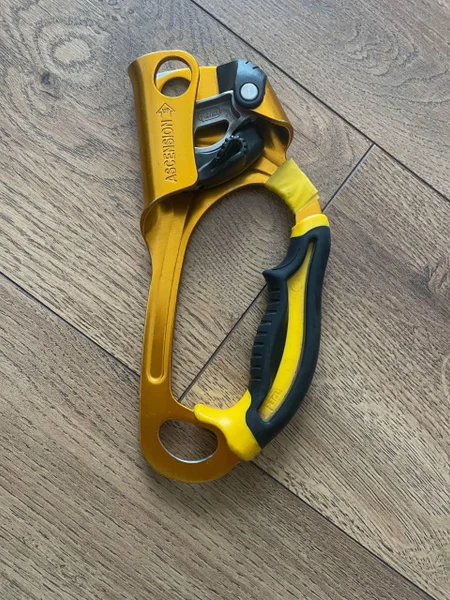 Подъемное устройство жумар Petzl