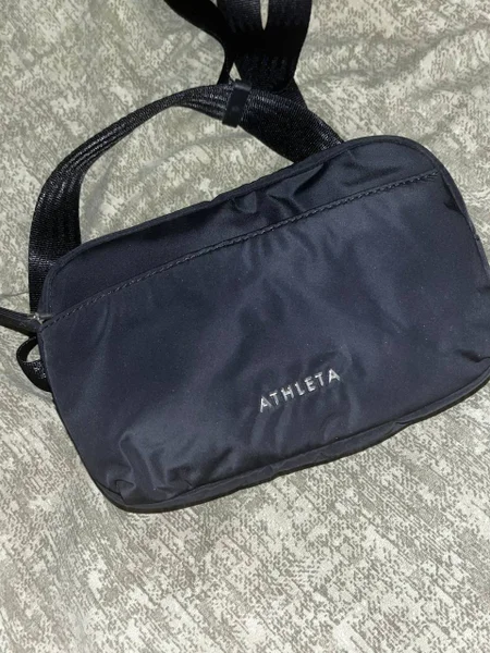 Сумка-бананка Athleta