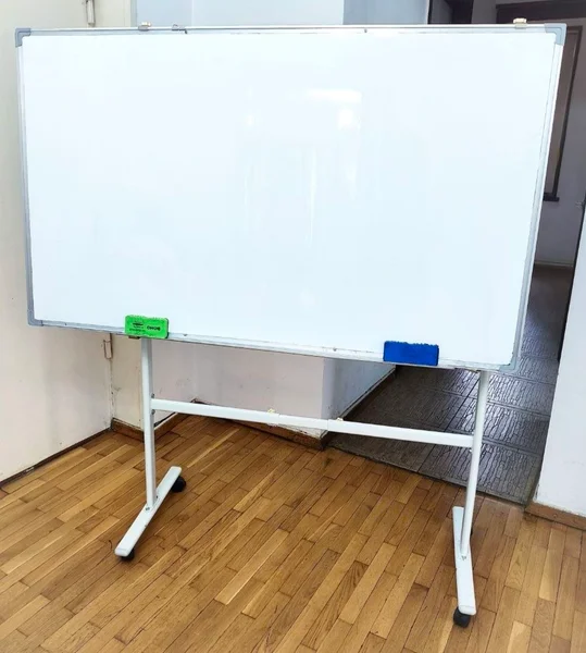 Маркерная доска на стойке 150х90