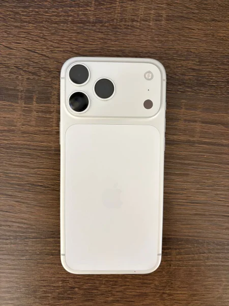 iPhone 17 Pro Max 256GB Silver — switch, remote control