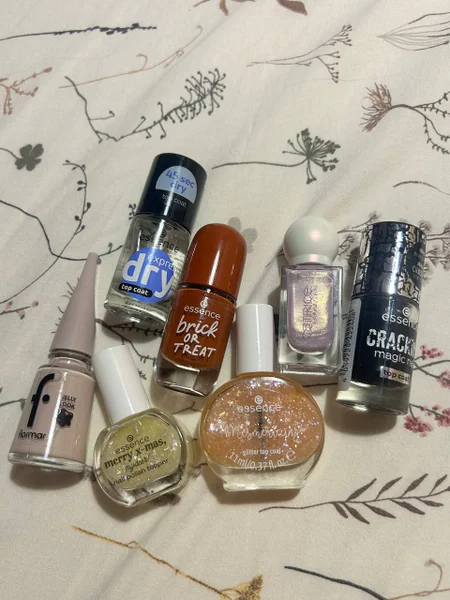 Набор лаков для ногтей Essence — perfume, lipstick, face powder