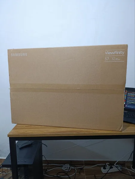 Монитор Samsung ViewFinity S7 32" — carton, envelope