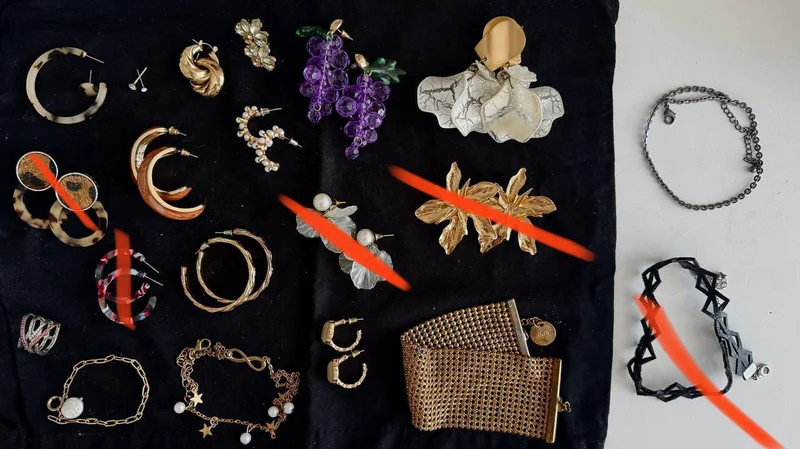 Украшения: серьги, чокер, браслет — handkerchief, hair slide