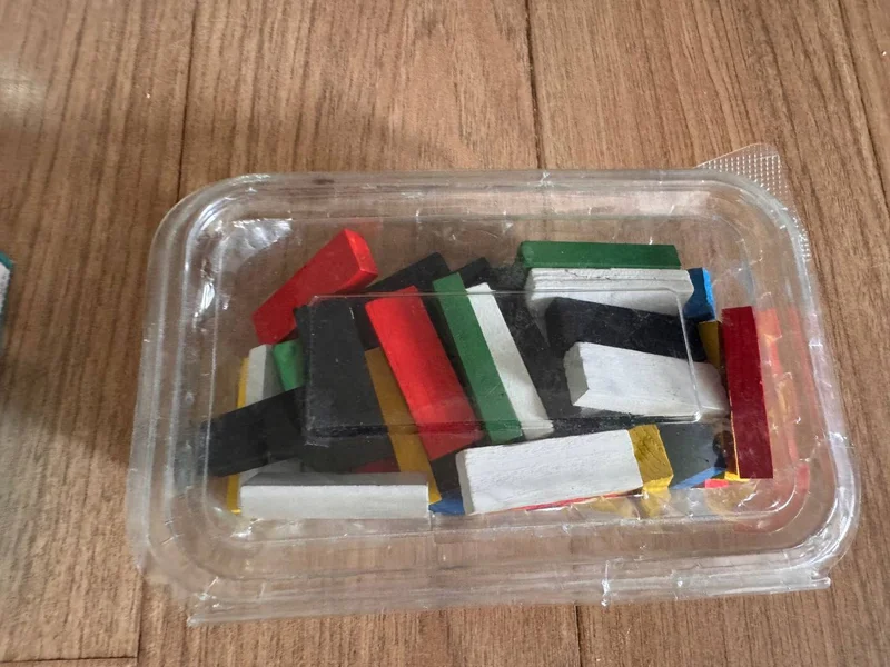 Книга с пазлами — carpenter's kit, pencil sharpener, tray