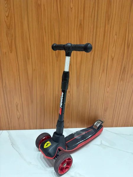 Самокат Ferrari — hatchet, plunger