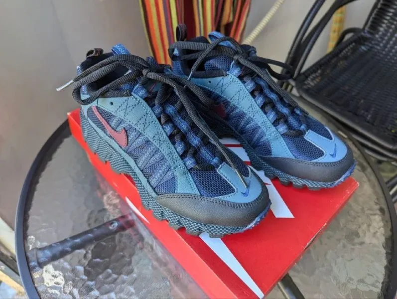 Женские кроссовки Nike Air Humara QS — running shoe, sandal