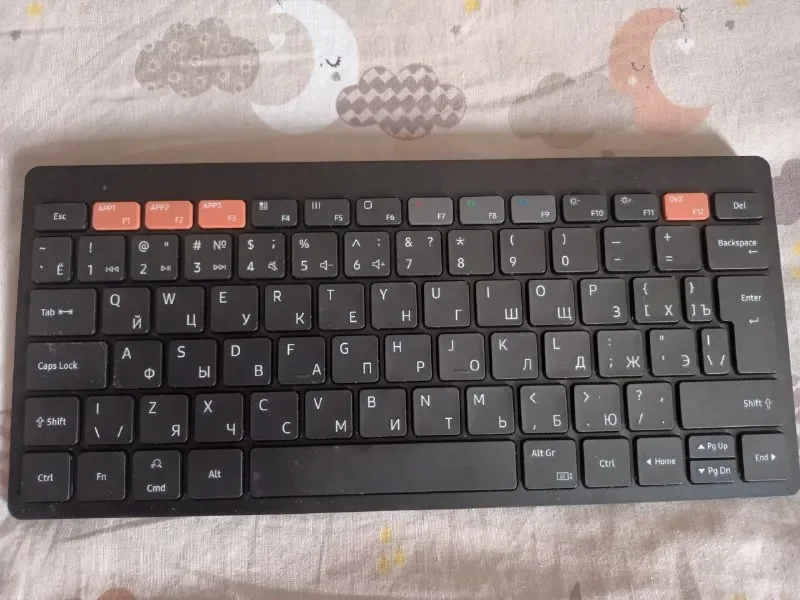 Samsung Smart Keyboard Trio 500 — space bar, computer keyboard, typewriter keyboard