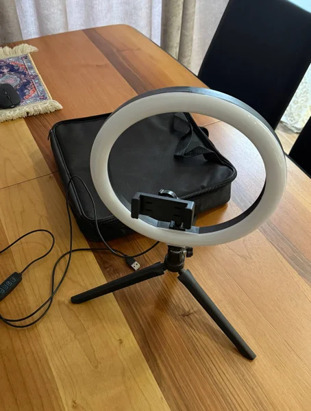 Кольцевая лампа — CD player, iron
