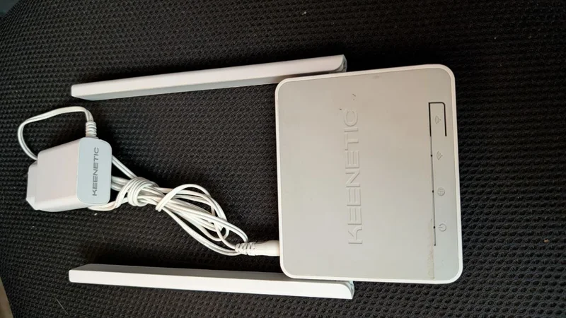 Wi-Fi роутер Keenetik KN-1112 — modem