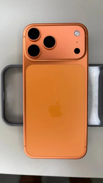 iPhone 17 Pro Max 256GB — cellular telephone, iPod