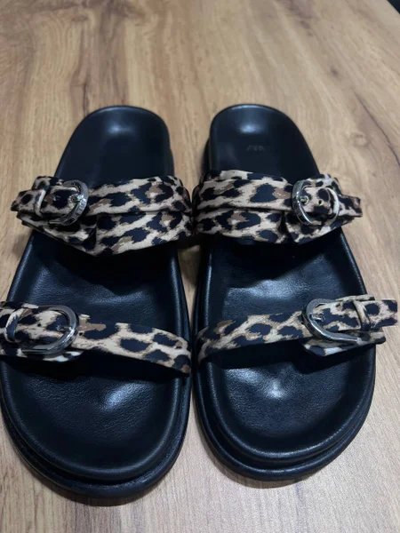 Шлепанцы Zara 38 размера — sandal, Loafer, clog