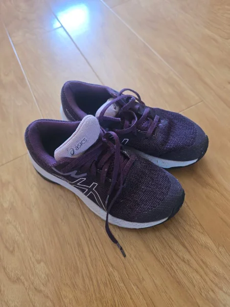 Кроссовки Asics — running shoe, Loafer, sandal