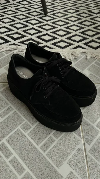 Черные ботинки криперы на платформе — running shoe, sandal, Loafer