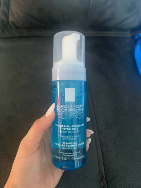 Умывалка La Roche-Posay для чувствительной кожи — hair spray, nipple, lotion